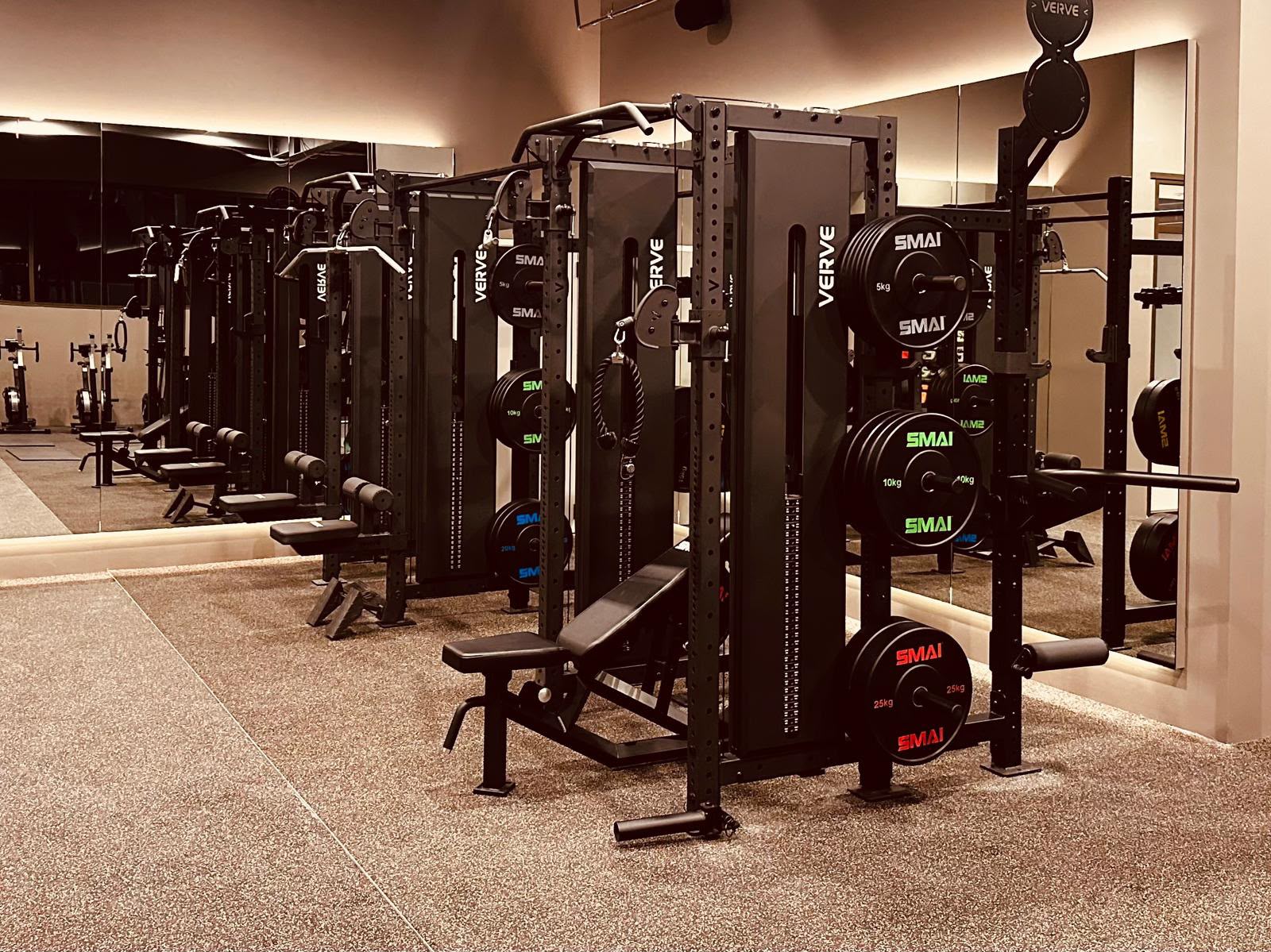Weight rack with plates